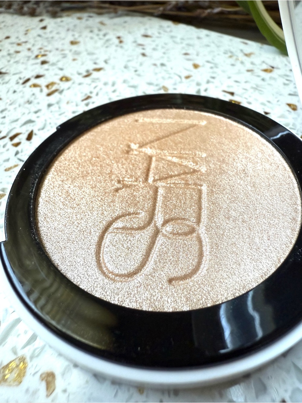 NARS Light Reflecting Luminizing Powder -Eros - Picture 2 of 4